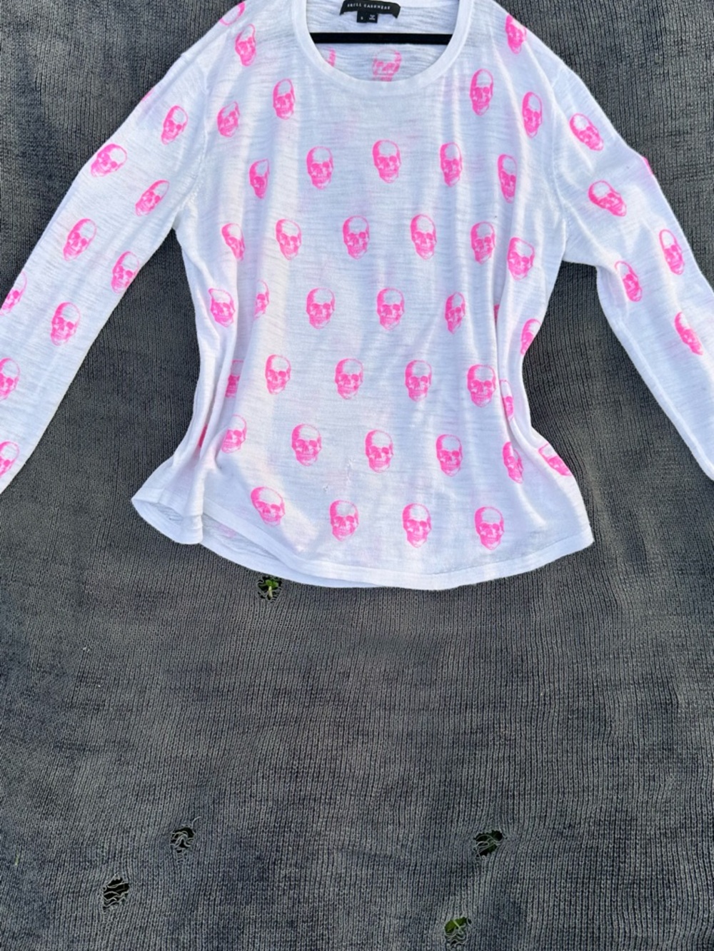 Skull White top with Pink Skull Pattern - Picture 2 of 6